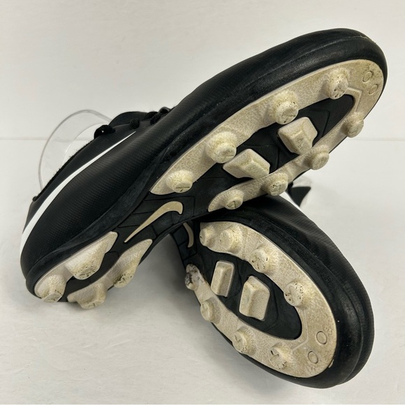 💕 Youth Nike Black and White Soccer Cleats 6Y - Picture 7 of 8